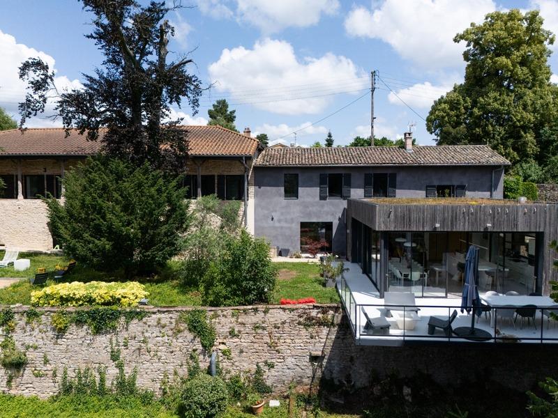 Maison - 422 m² - 9 pièces