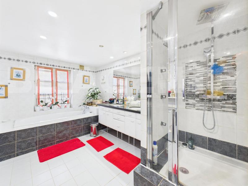 Appartement - 180 m² - 6 pièces