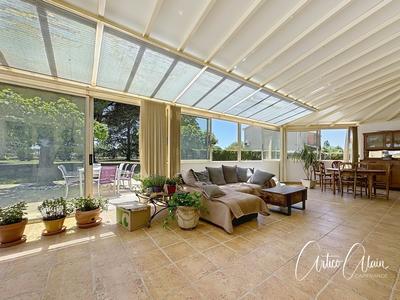 Maison - 220 m² - 7 pièces