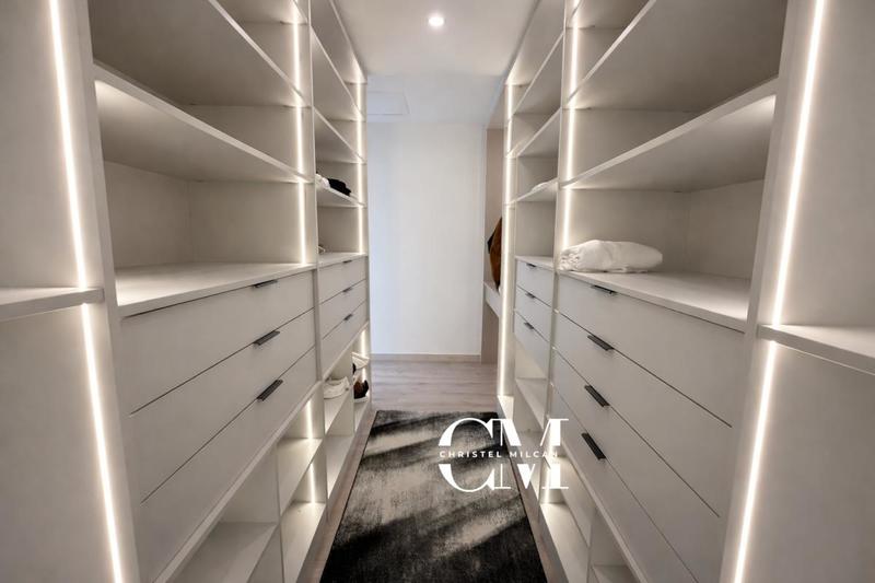 Villa - 215 m² - 8 pièces