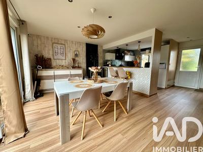 Maison - 98 m² - 5 pièces