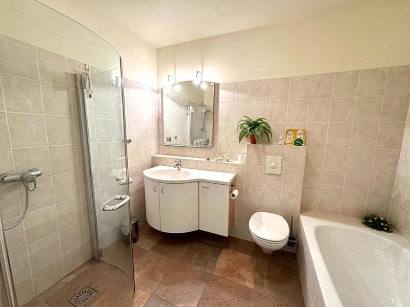 Maison - 230 m² - 9 pièces