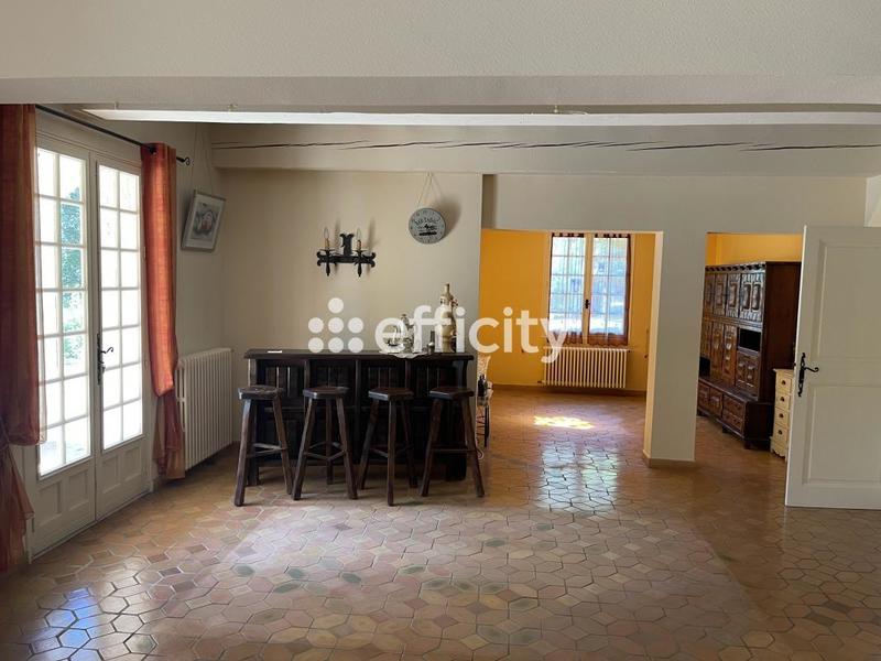 Maison - 258 m² - 9 pièces