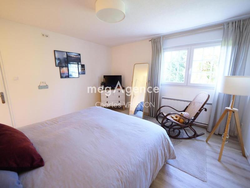 Maison - 245 m² - 8 pièces