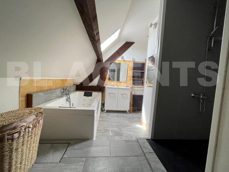 Maison - 240 m² - 12 pièces