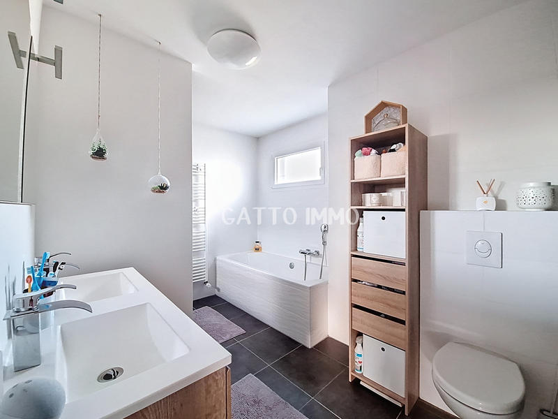 Maison - 102 m² - 5 pièces