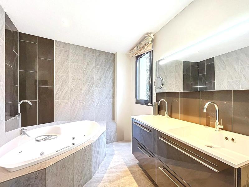 Appartement - 180 m² - 5 pièces