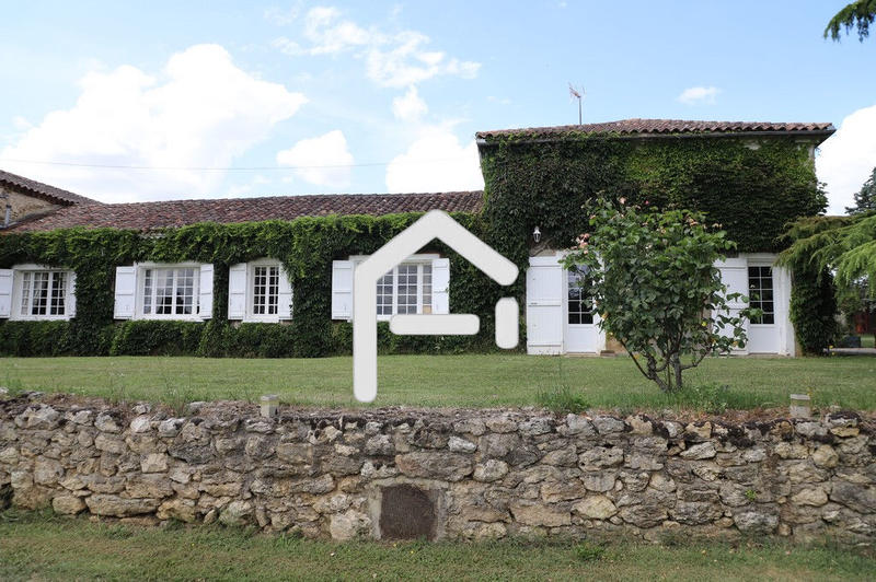 Maison - 250 m² - 7 pièces