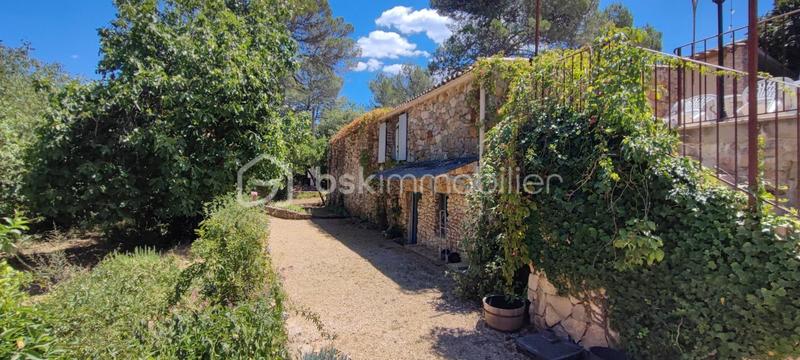 Propriété - 215 m² - 4 pièces