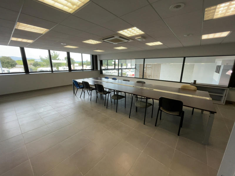 Local commercial - 1 150 m²