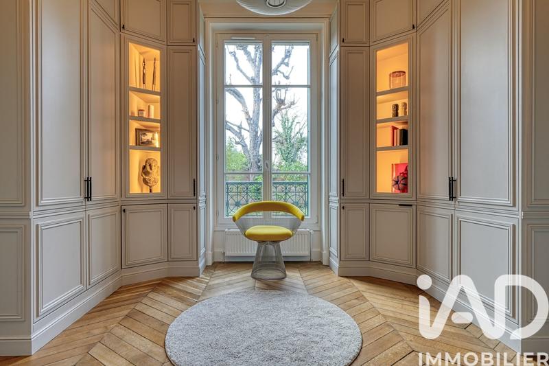 Maison - 235 m² - 9 pièces