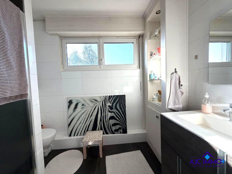 Maison - 135 m² - 6 pièces