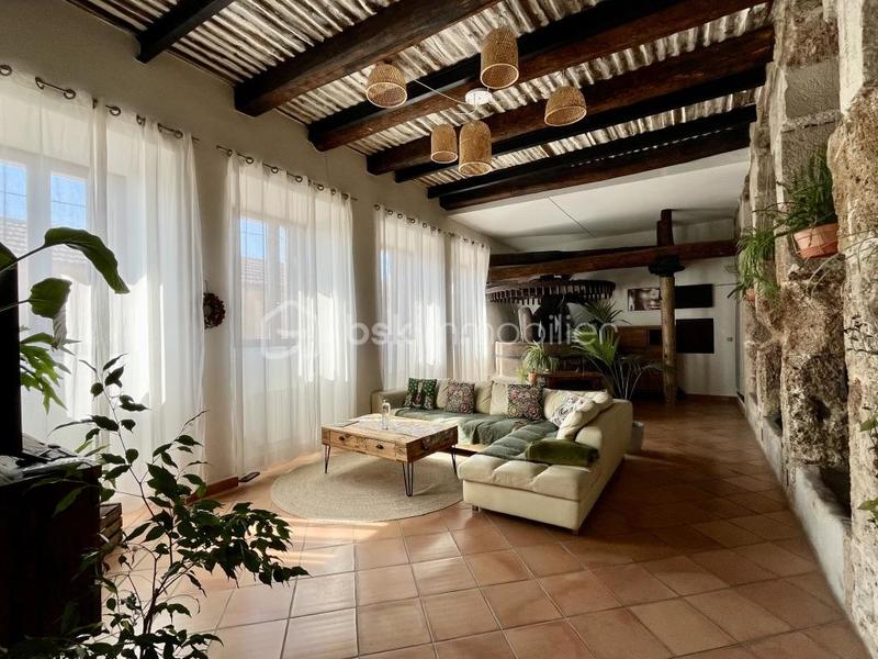 Demeure - 239 m² - 7 pièces