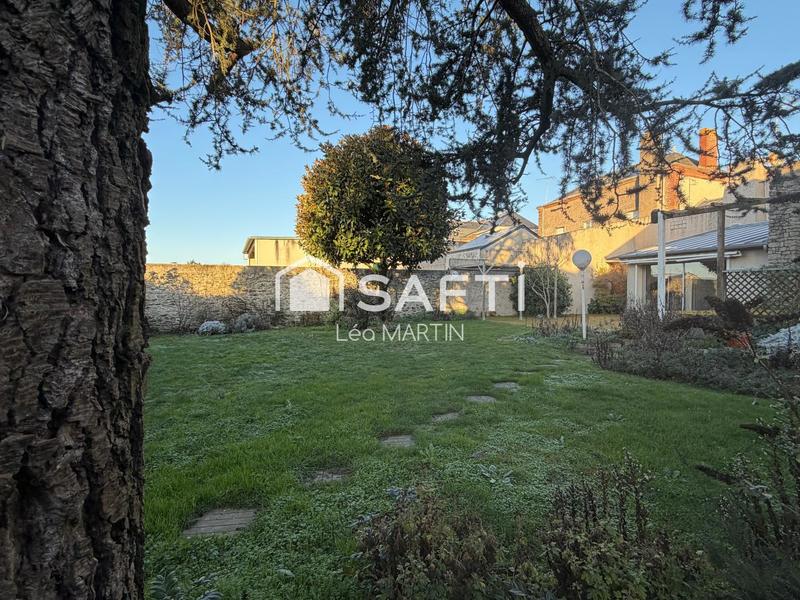 Maison - 214 m² - 8 pièces