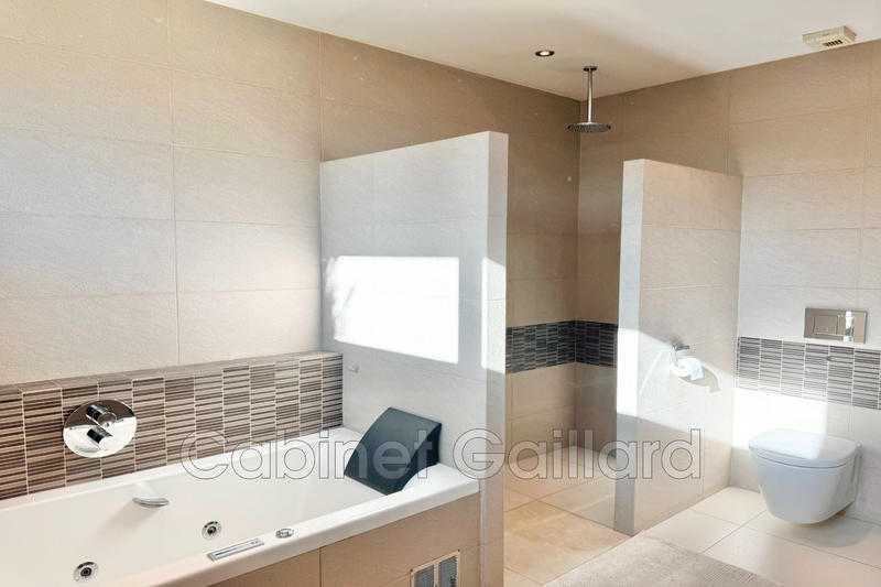 Villa - 195 m² - 6 pièces