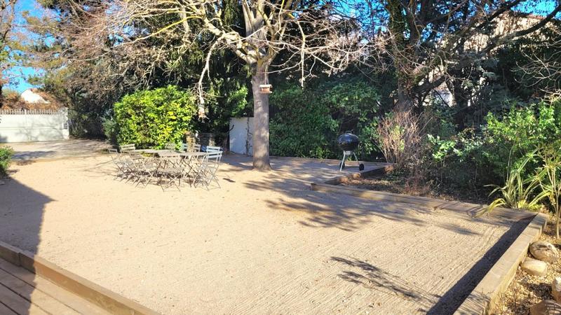 Maison - 242 m² - 9 pièces