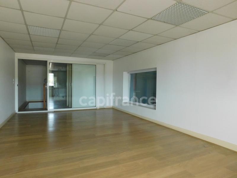 Bureau - 564 m² - 1 pièce