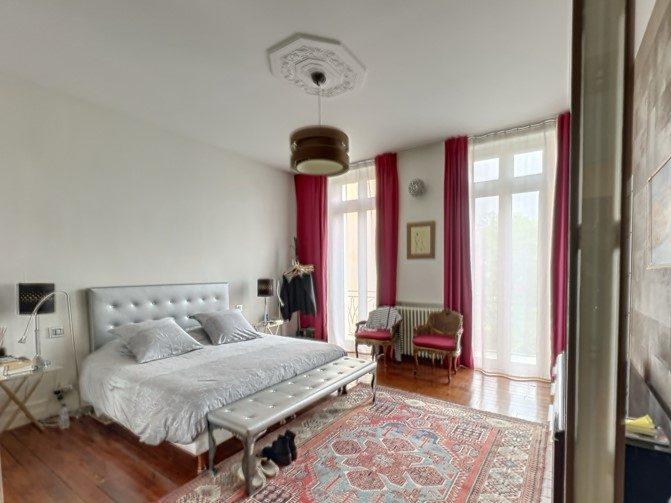 Appartement - 181 m² - 5 pièces