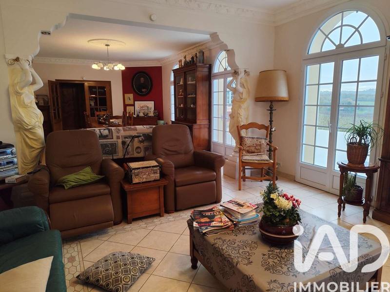 Maison - 202 m² - 5 pièces