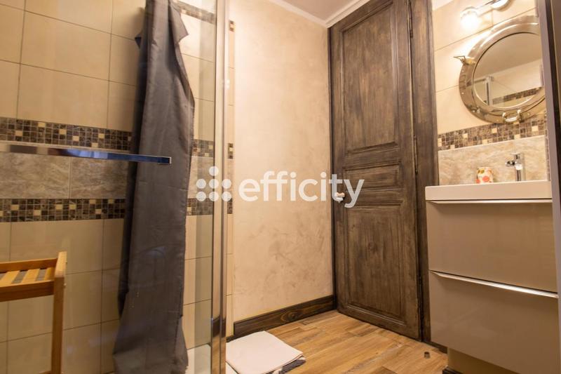 Maison - 400 m² - 12 pièces