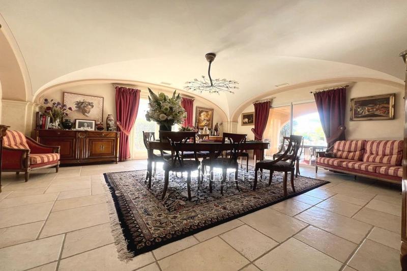 Maison - 208 m² - 6 pièces