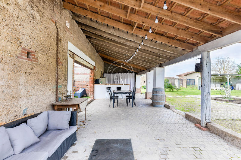 Maison - 297 m² - 12 pièces