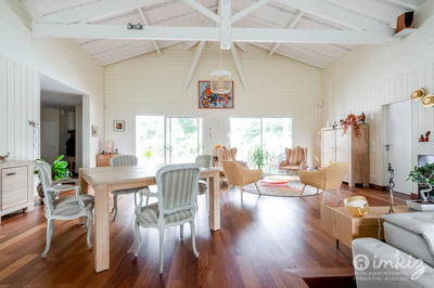 Maison - 215 m² - 9 pièces