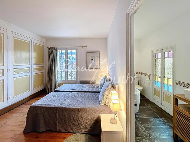 Maison chambre d'hôtes - 212 m² - 8 pièces