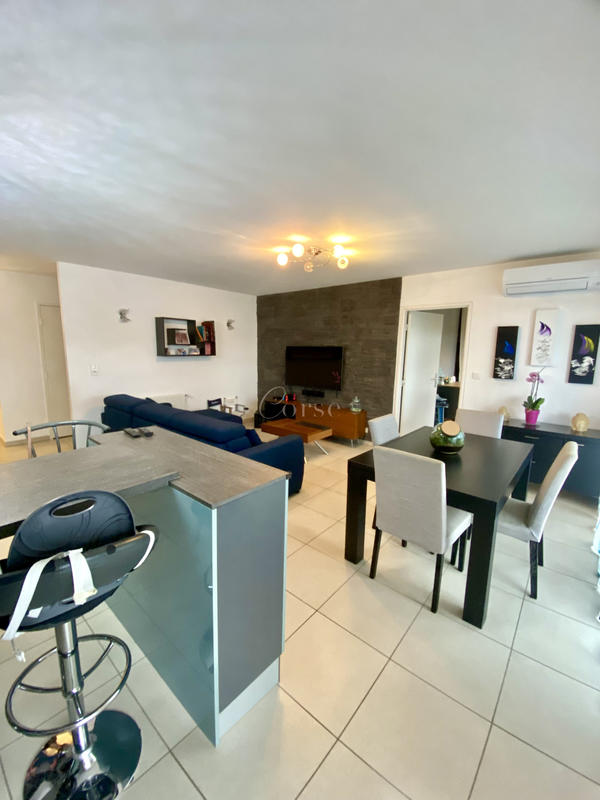 Appartement - 79 m² - 4 pièces