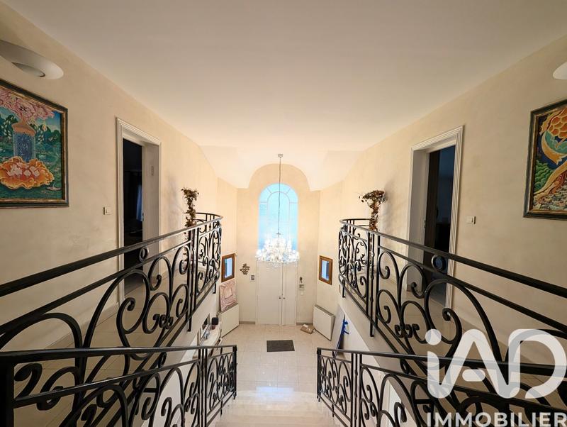 Maison - 329 m² - 7 pièces