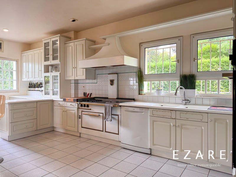 Maison - 440 m² - 10 pièces