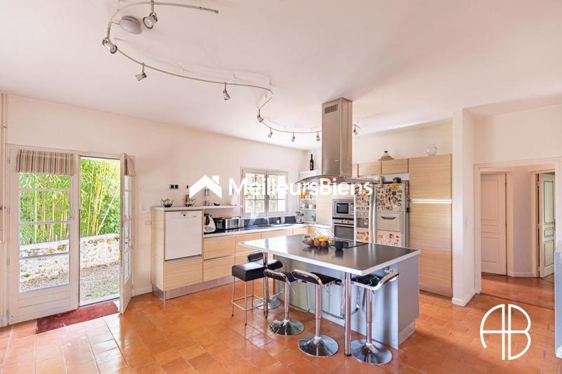 Maison - 288 m² - 13 pièces