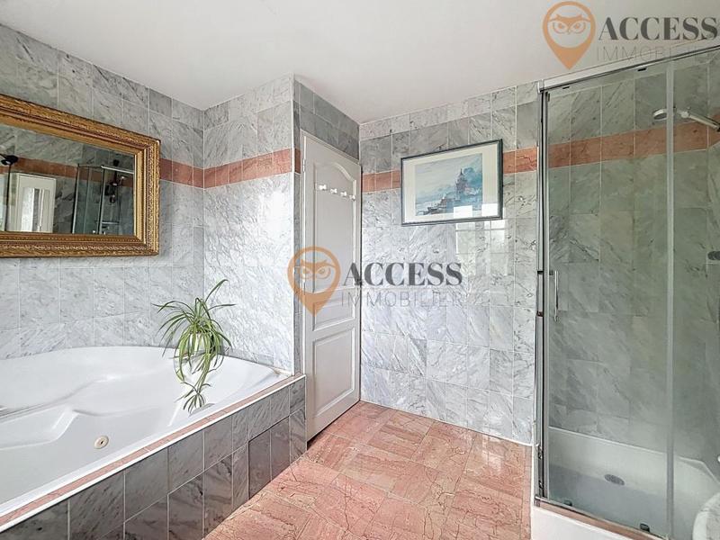 Maison - 209 m² - 8 pièces