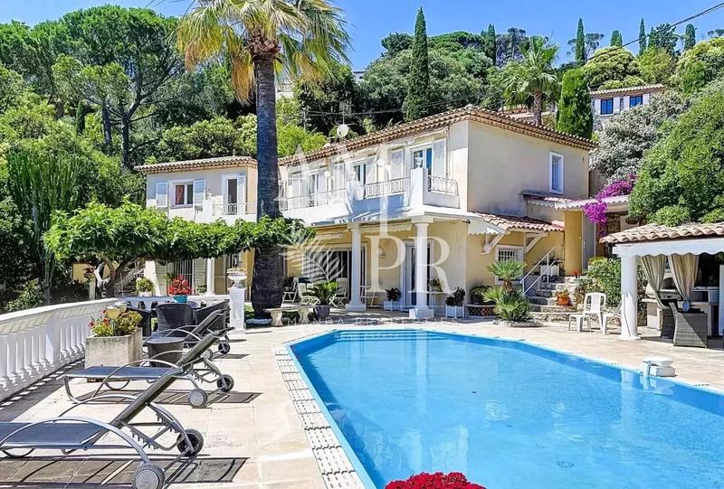 Villa - 230 m² - 9 pièces