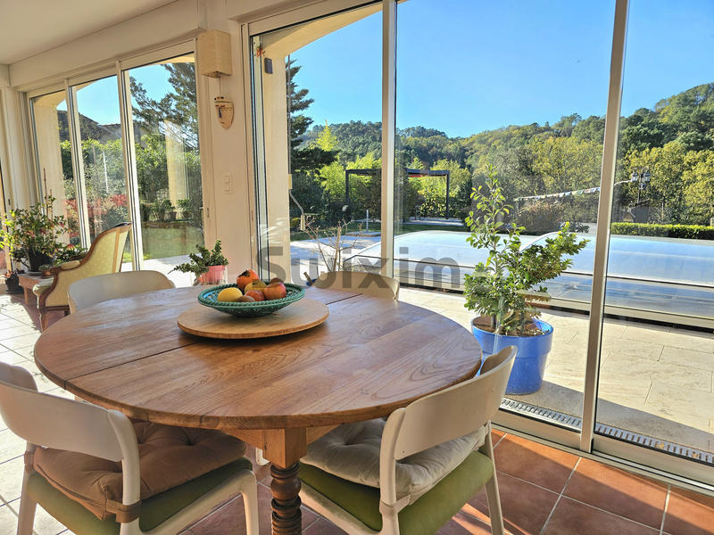 Villa - 227 m² - 10 pièces