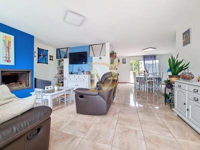 Maison - 230 m² - 8 pièces