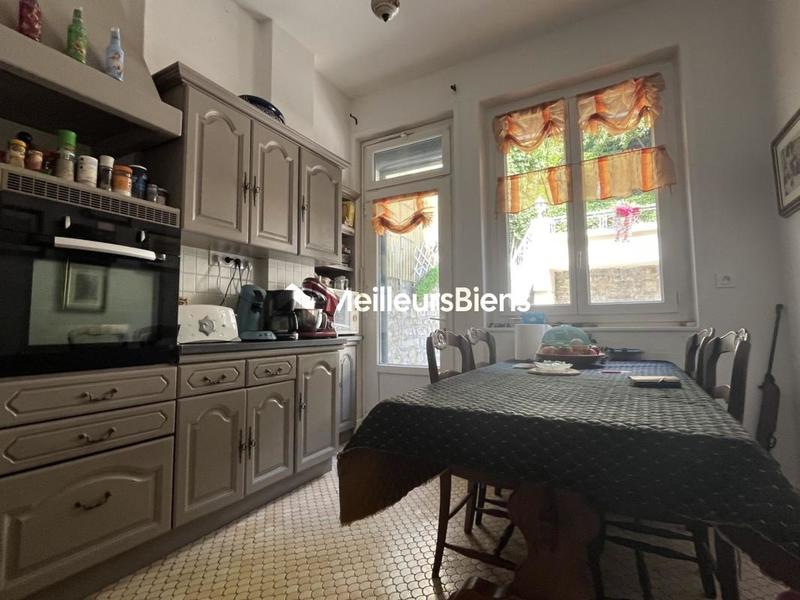 Maison - 250 m² - 8 pièces