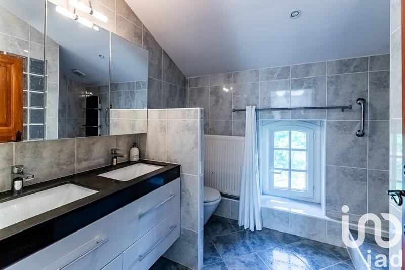 Maison - 330 m² - 7 pièces