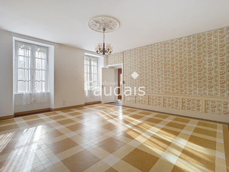 Maison - 202 m² - 11 pièces