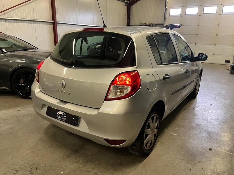 Renault Clio III 5 Portes Phase 2 1.5 dCi 68 cv