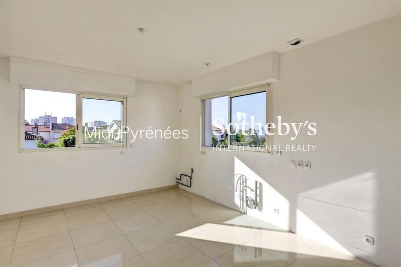 Appartement - 218 m² - 6 pièces