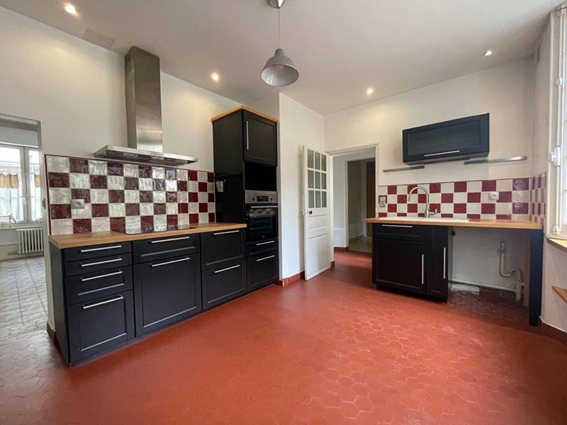 Maison - 196 m² - 9 pièces