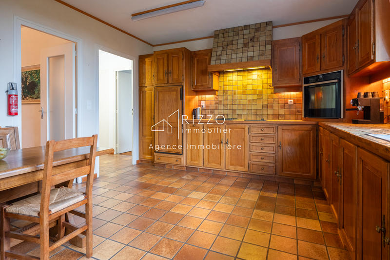 Maison - 200 m² - 6 pièces