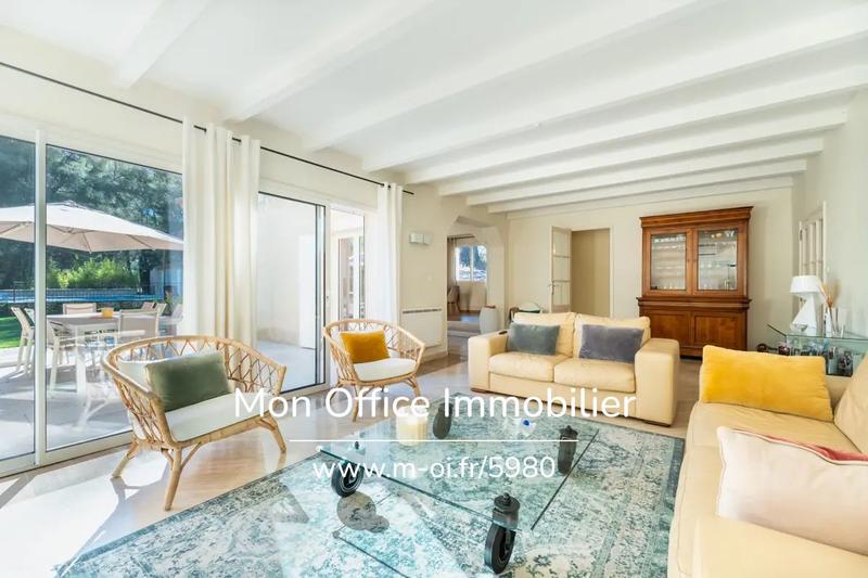 Propriété - 250 m² - 7 pièces