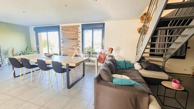 Maison - 252 m² - 5 pièces