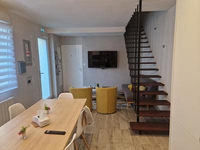 Immeuble - 140 m² - 9 pièces