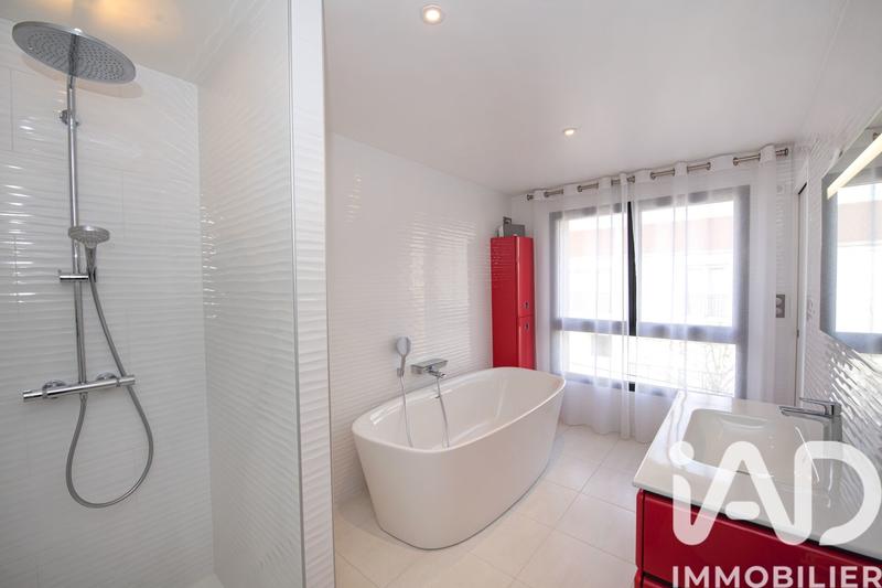 Maison - 296 m² - 9 pièces