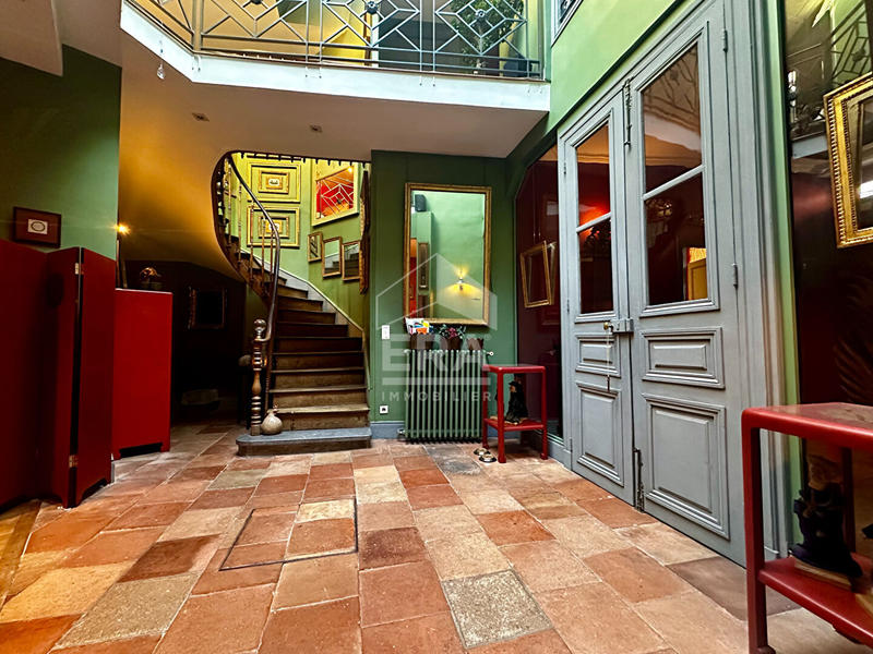 Hôtel particulier - 230 m² - 6 pièces