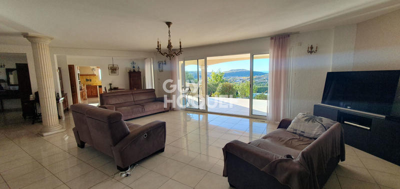 Maison - 220 m² - 7 pièces