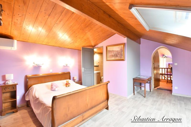 Propriété - 260 m² - 8 pièces